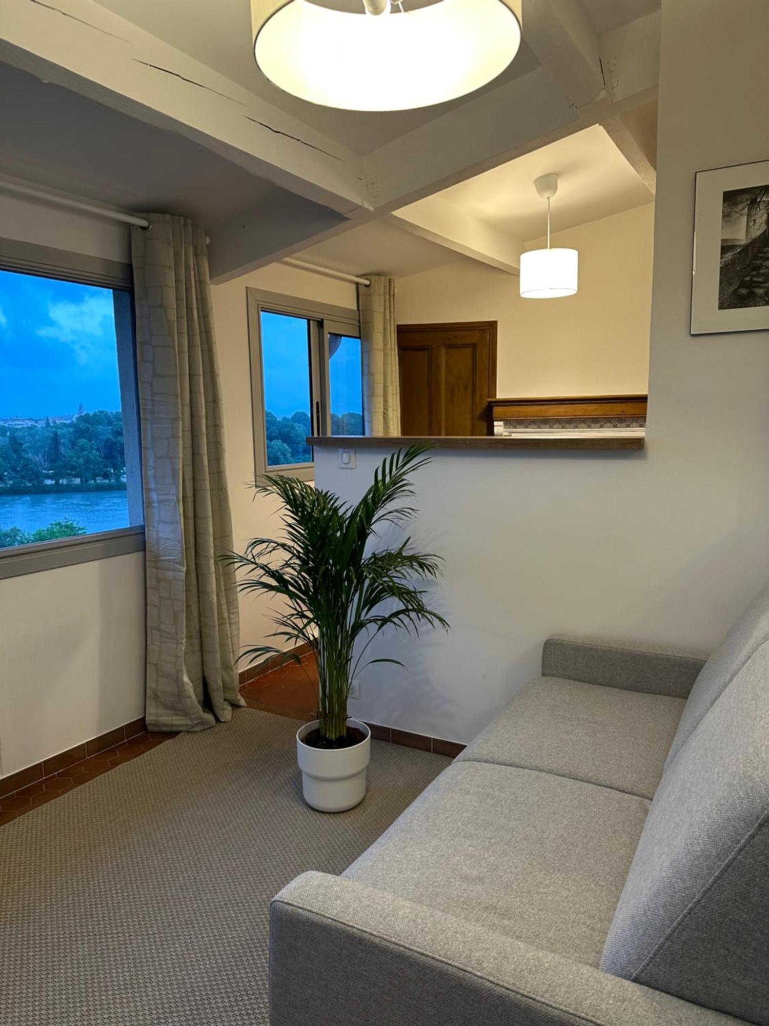 Charmante Petite Maison Avec Vue Panoramique, En Centre Historique, Proche D'Avignon, Ancienne, Renovee, Climatisee, Terrasse, Parking Public Gratuit Villeneuve-lès-Avignon Eksteriør bilde