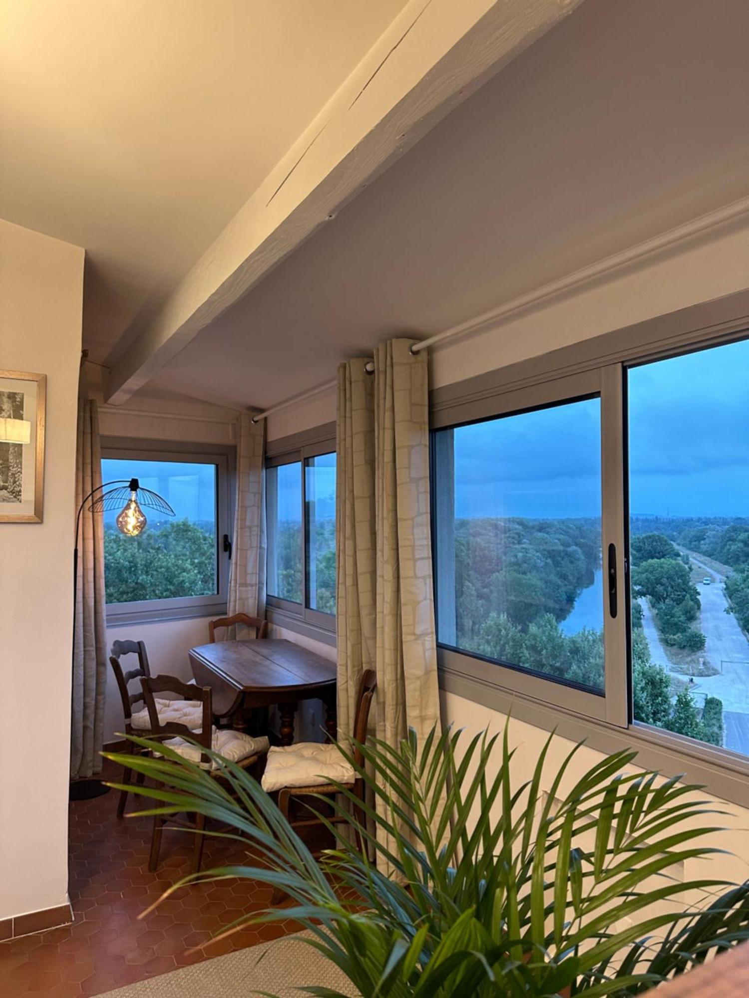 Charmante Petite Maison Avec Vue Panoramique, En Centre Historique, Proche D'Avignon, Ancienne, Renovee, Climatisee, Terrasse, Parking Public Gratuit Villeneuve-lès-Avignon Eksteriør bilde