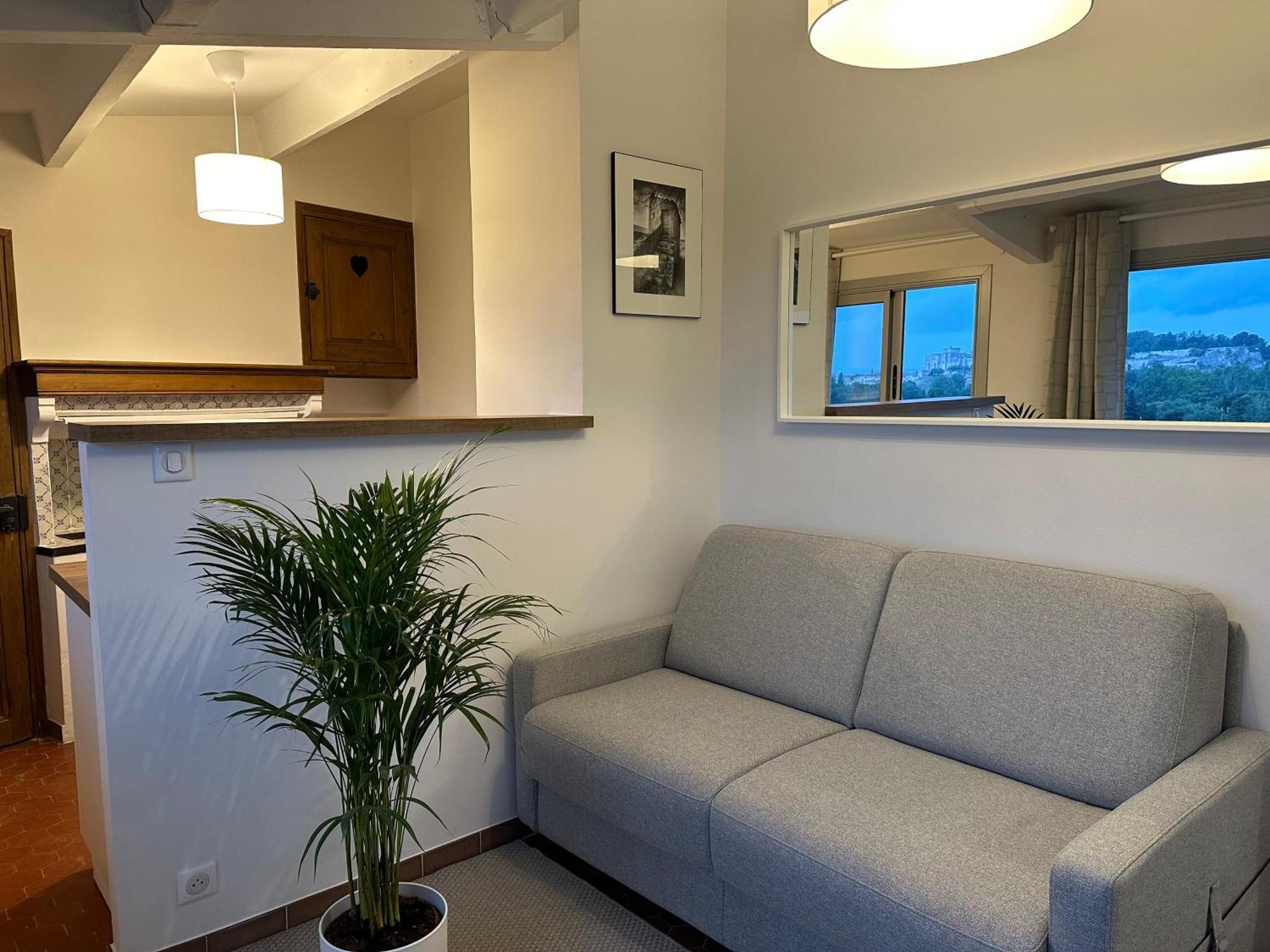 Charmante Petite Maison Avec Vue Panoramique, En Centre Historique, Proche D'Avignon, Ancienne, Renovee, Climatisee, Terrasse, Parking Public Gratuit Villeneuve-lès-Avignon Eksteriør bilde