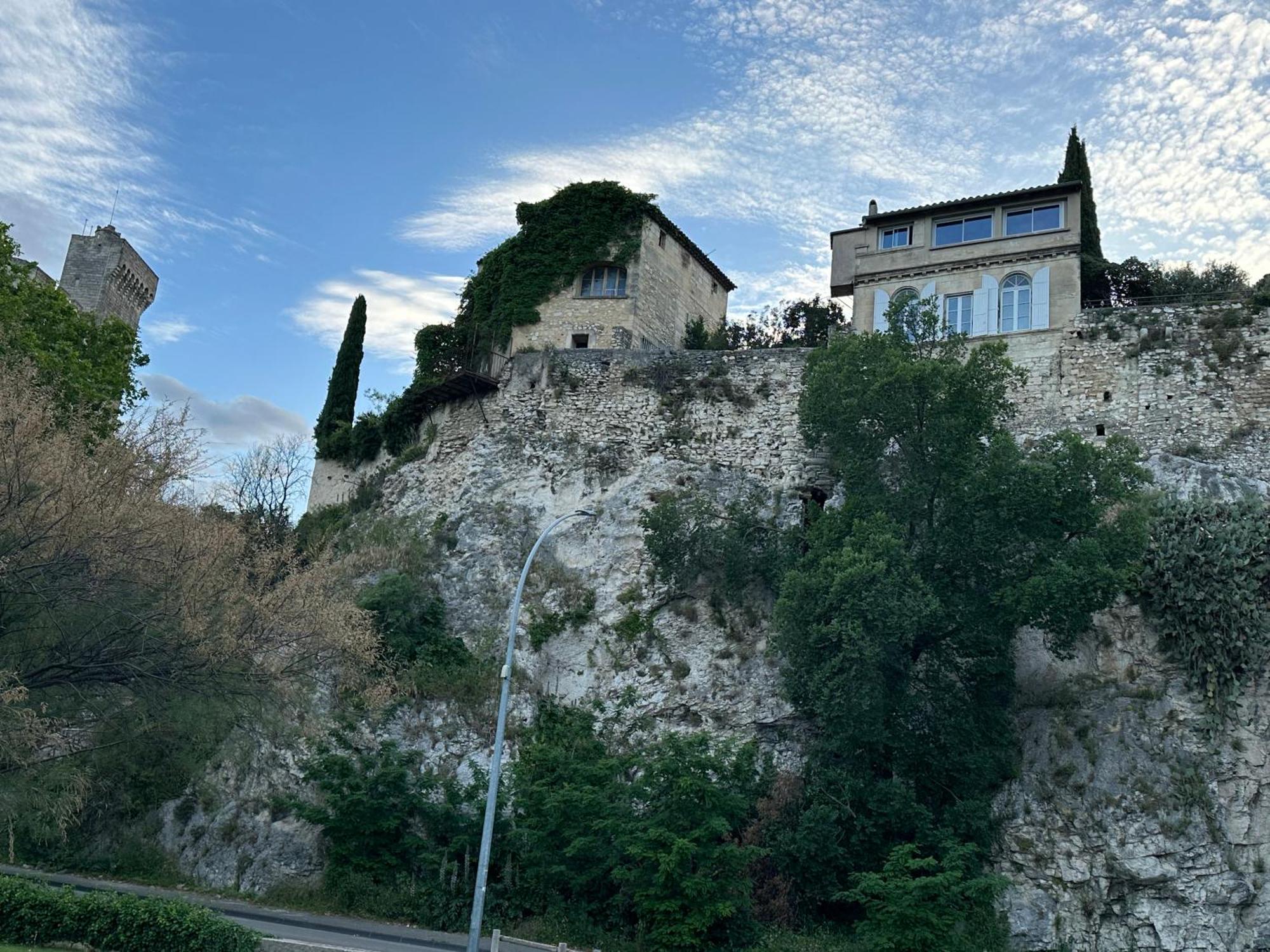 Charmante Petite Maison Avec Vue Panoramique, En Centre Historique, Proche D'Avignon, Ancienne, Renovee, Climatisee, Terrasse, Parking Public Gratuit Villeneuve-lès-Avignon Eksteriør bilde