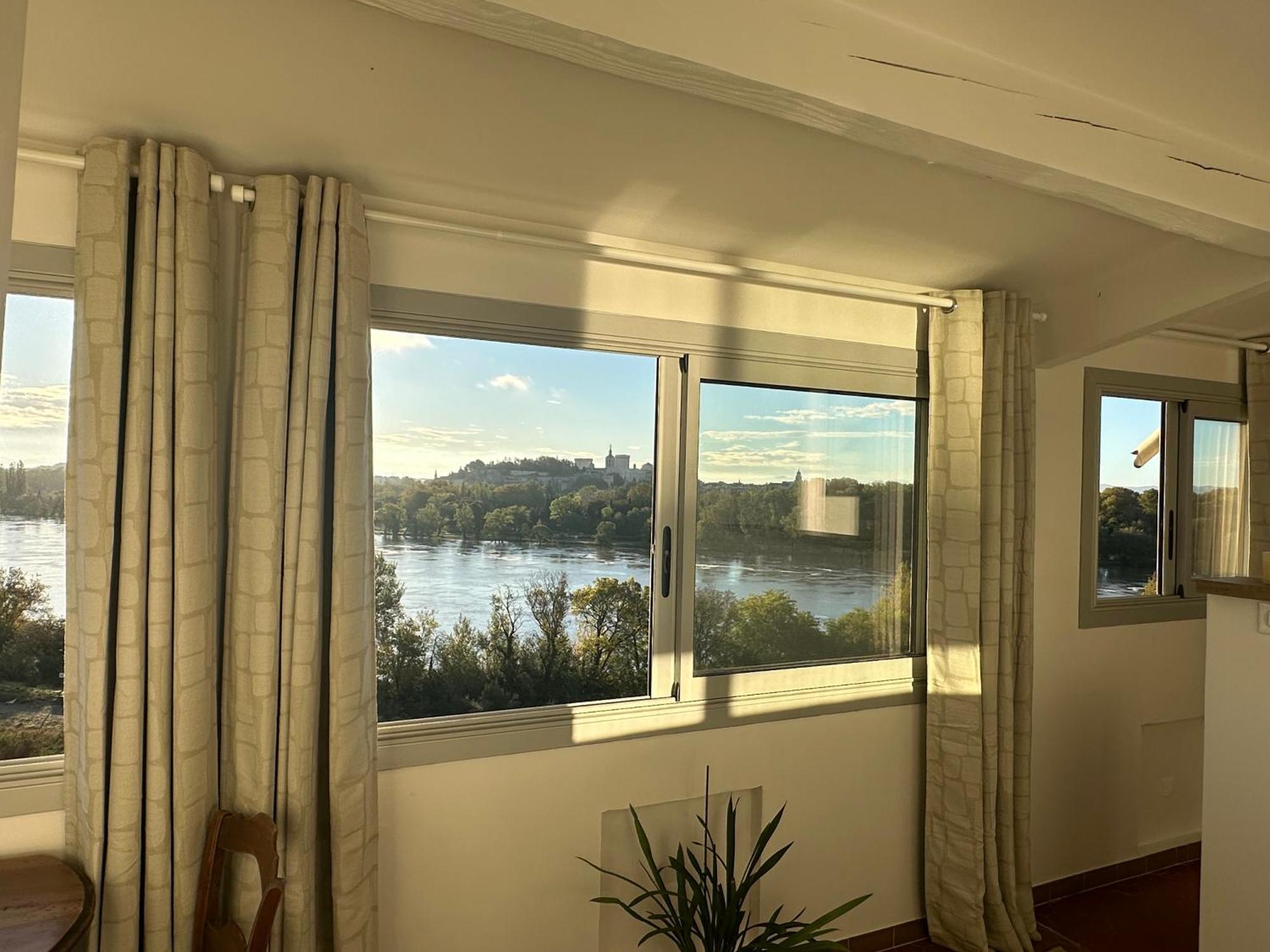 Charmante Petite Maison Avec Vue Panoramique, En Centre Historique, Proche D'Avignon, Ancienne, Renovee, Climatisee, Terrasse, Parking Public Gratuit Villeneuve-lès-Avignon Eksteriør bilde