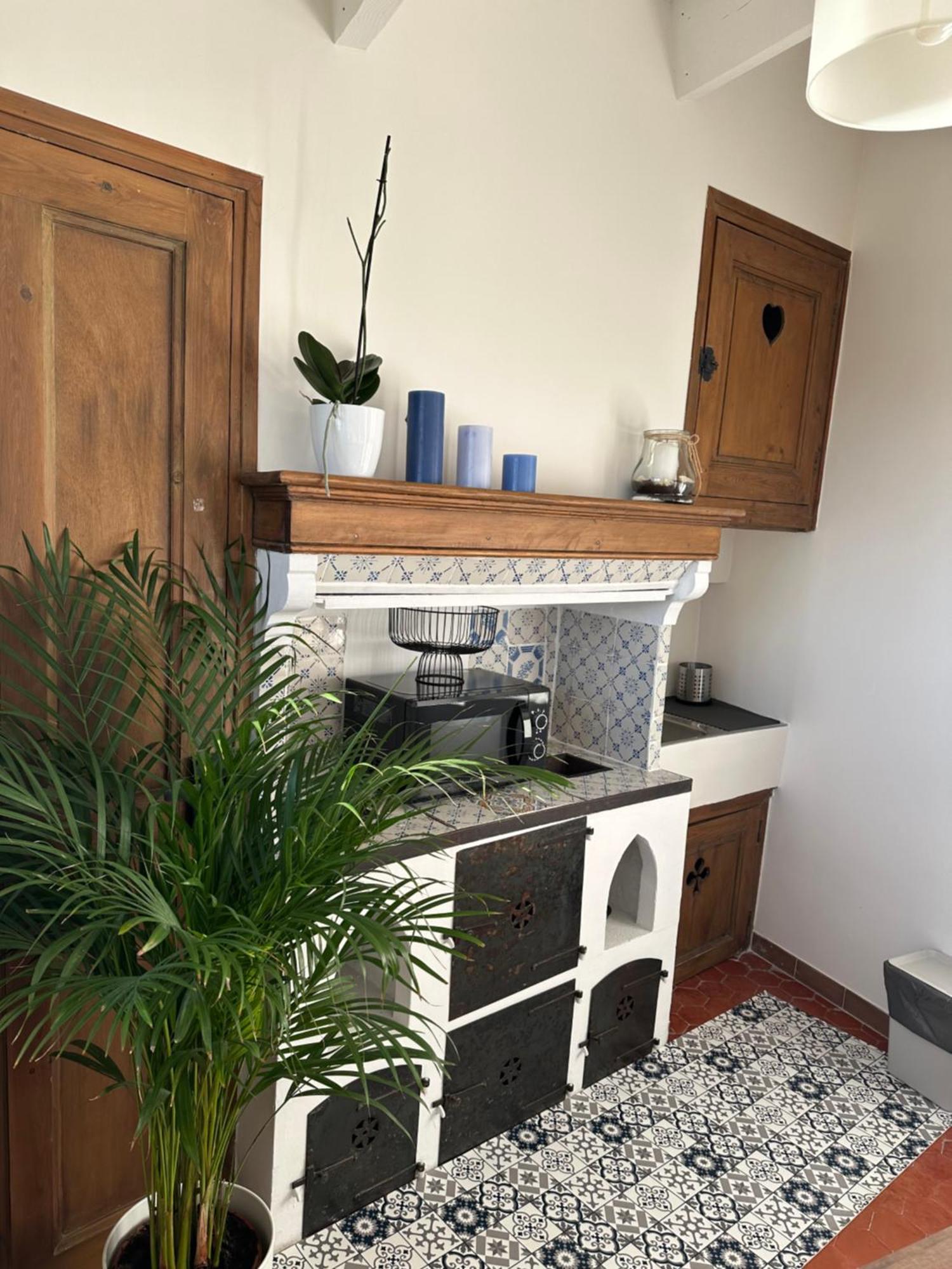 Charmante Petite Maison Avec Vue Panoramique, En Centre Historique, Proche D'Avignon, Ancienne, Renovee, Climatisee, Terrasse, Parking Public Gratuit Villeneuve-lès-Avignon Eksteriør bilde