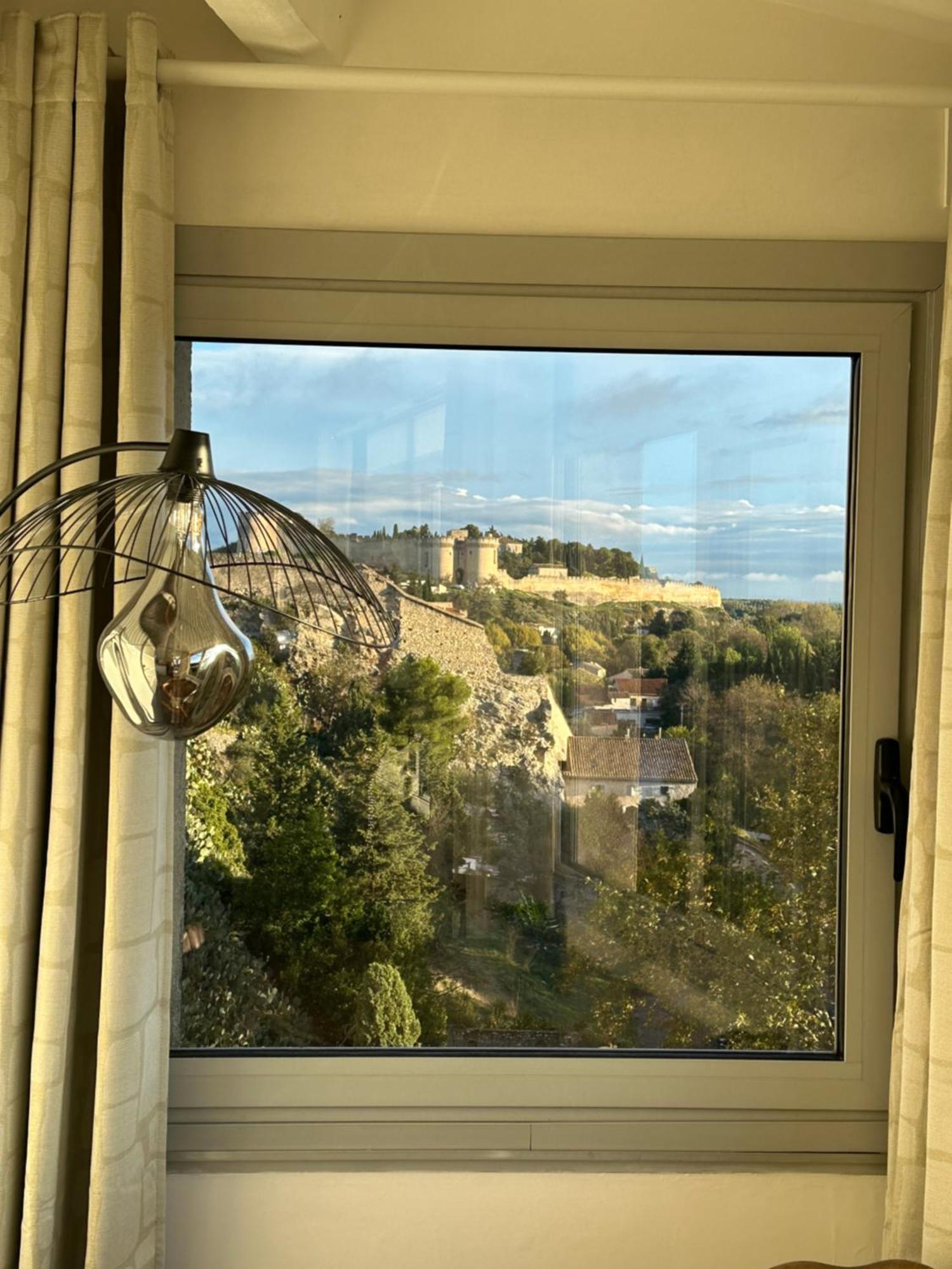 Charmante Petite Maison Avec Vue Panoramique, En Centre Historique, Proche D'Avignon, Ancienne, Renovee, Climatisee, Terrasse, Parking Public Gratuit Villeneuve-lès-Avignon Eksteriør bilde