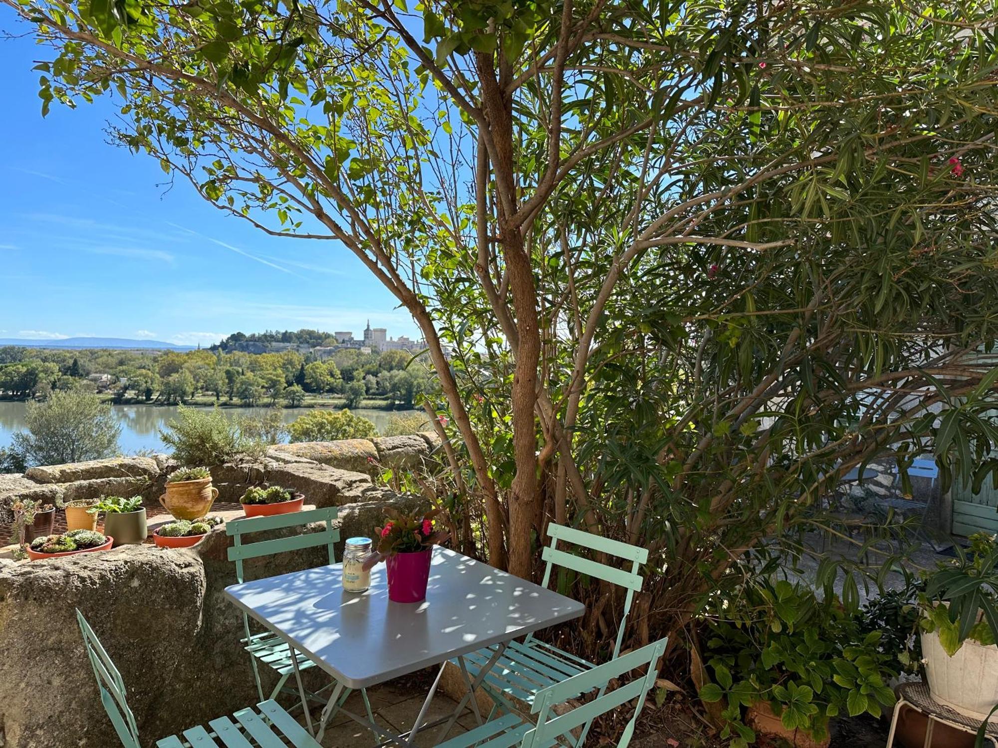 Charmante Petite Maison Avec Vue Panoramique, En Centre Historique, Proche D'Avignon, Ancienne, Renovee, Climatisee, Terrasse, Parking Public Gratuit Villeneuve-lès-Avignon Eksteriør bilde